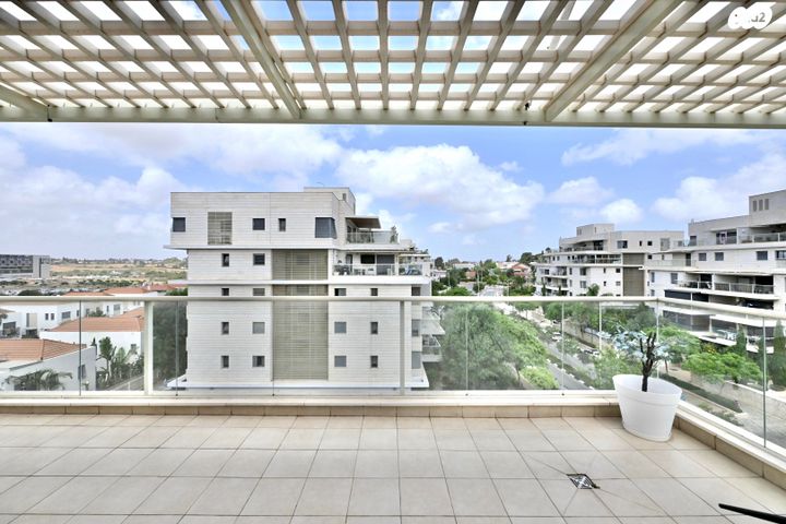 גג/ פנטהאוז, חושן, וילה דורי, שכונת הדגל, נס ציונה