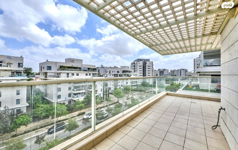 גג/ פנטהאוז, חושן, וילה דורי, שכונת הדגל, נס ציונה