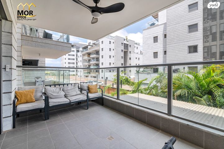 דירה, נאות שמיר, יבנה