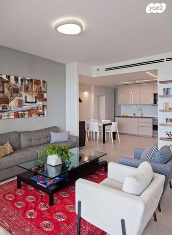 דירה, אריק איינשטיין, הרצליה ב', הרצליה