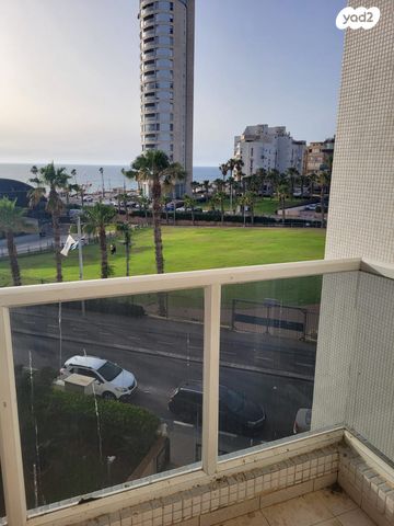 שדרות העצמאות 8