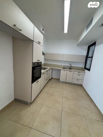 דירה, אליהו ברלין, אזורי חן, גימל החדשה, תל אביב יפו