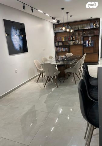 דירת גן, המכבים, גבעת זאב