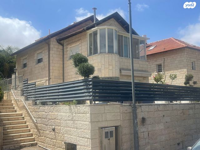 האגוז 