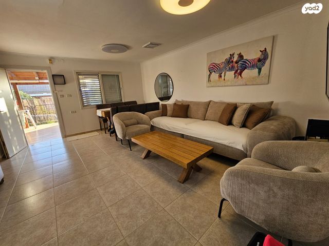 דו משפחתי, גבים, ערד