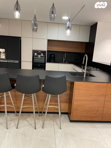 דירת גן, המכבים, גבעת זאב