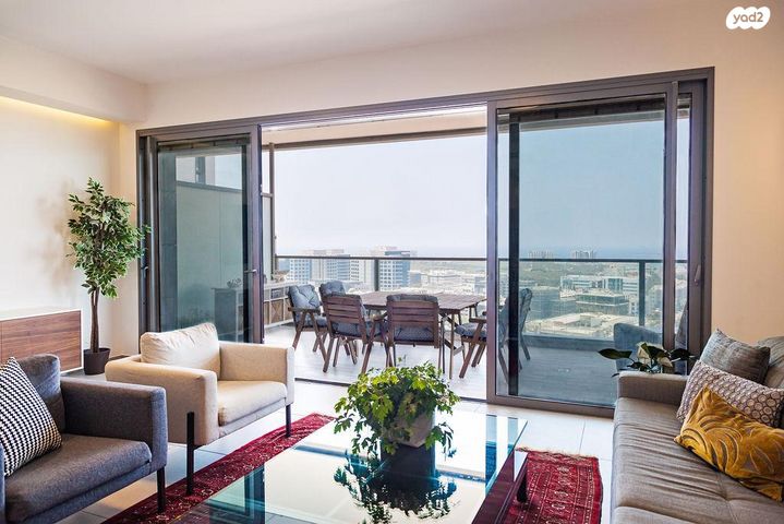 דירה, אריק איינשטיין, הרצליה ב', הרצליה