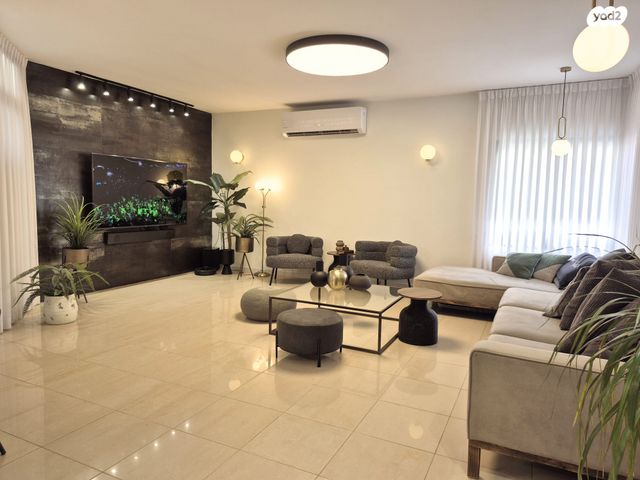 בית פרטי/ קוטג', מיתר / כרמית