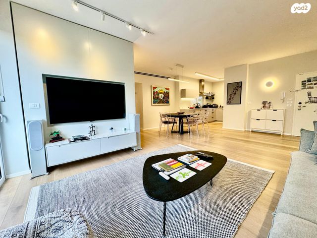 דירה, שפינוזה, שיכון אשר, רעננה