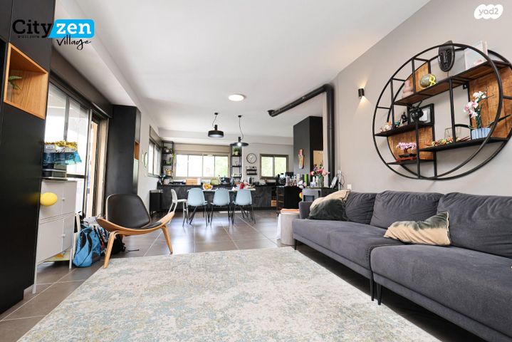 דו משפחתי, אבן יהודה