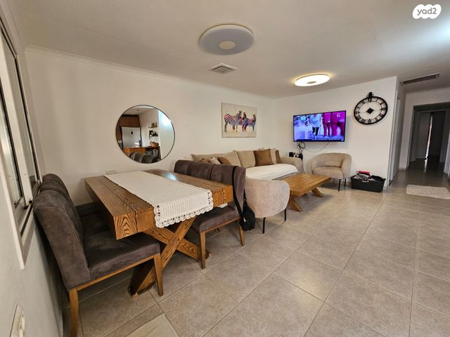 דו משפחתי, גבים, ערד