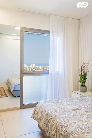 דירה, אריק איינשטיין, הרצליה ב', הרצליה