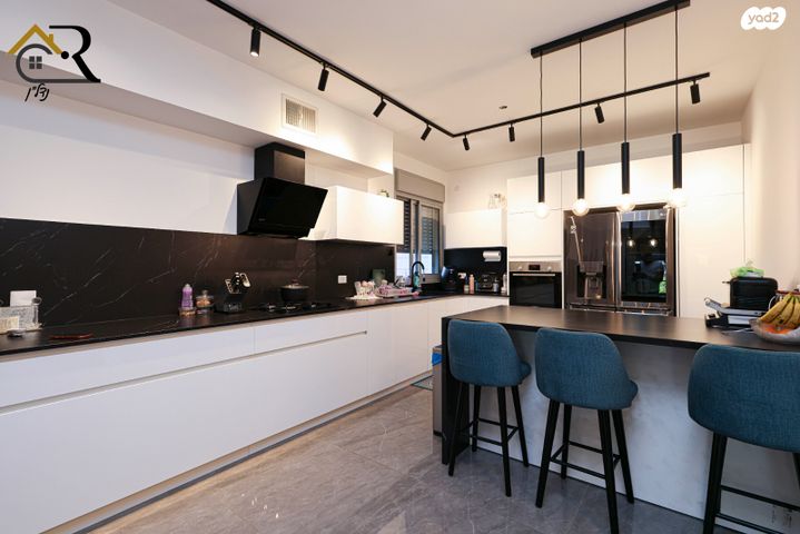 דירה, האושר, שרונה, כפר יונה