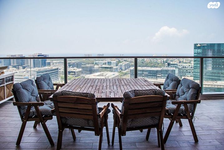 דירה, אריק איינשטיין, הרצליה ב', הרצליה