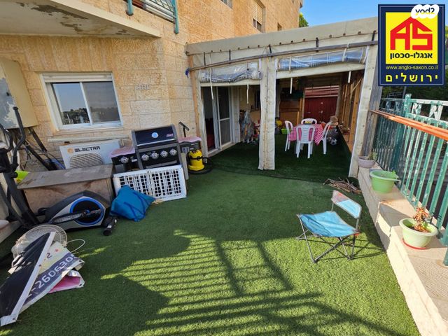 דירת גן, אלון שבות, אלון שבות