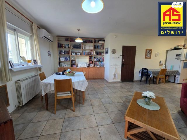 דירת גן, אלון שבות, אלון שבות