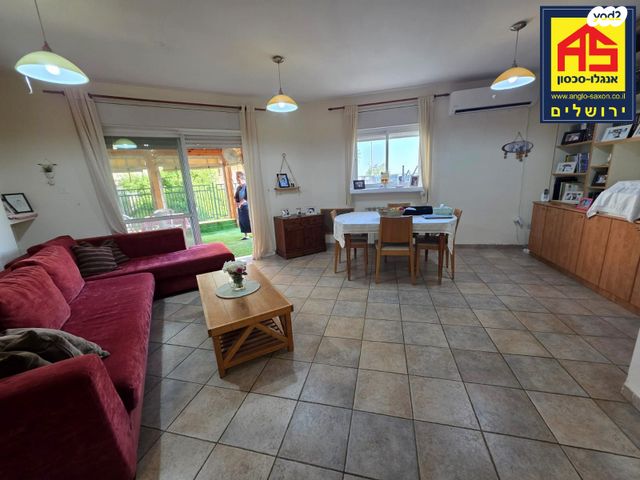 דירת גן, אלון שבות, אלון שבות