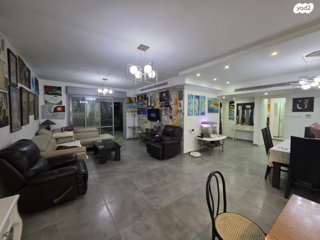 דירת גן, יהושפט, ערד