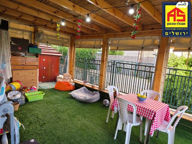 דירת גן, אלון שבות, אלון שבות