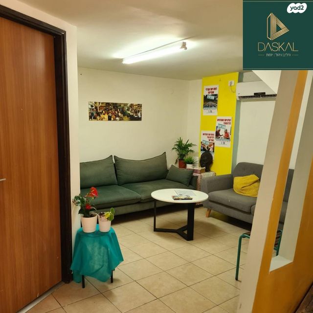 חנויות/ שטח מסחרי, רחובות