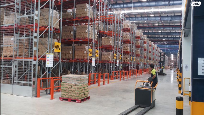 מחסנים, קיסריה