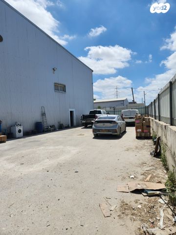 מחסנים, ראש העין