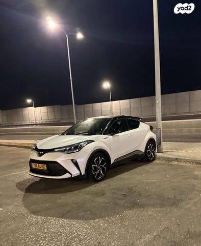 מודעת רכב טויוטה C-HR