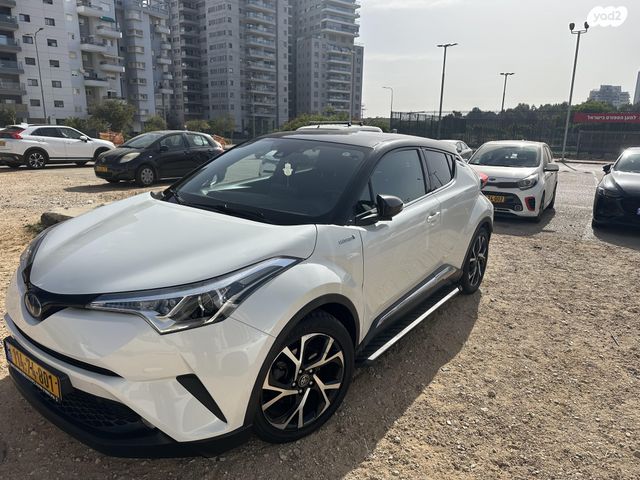 מודעת רכב טויוטה C-HR