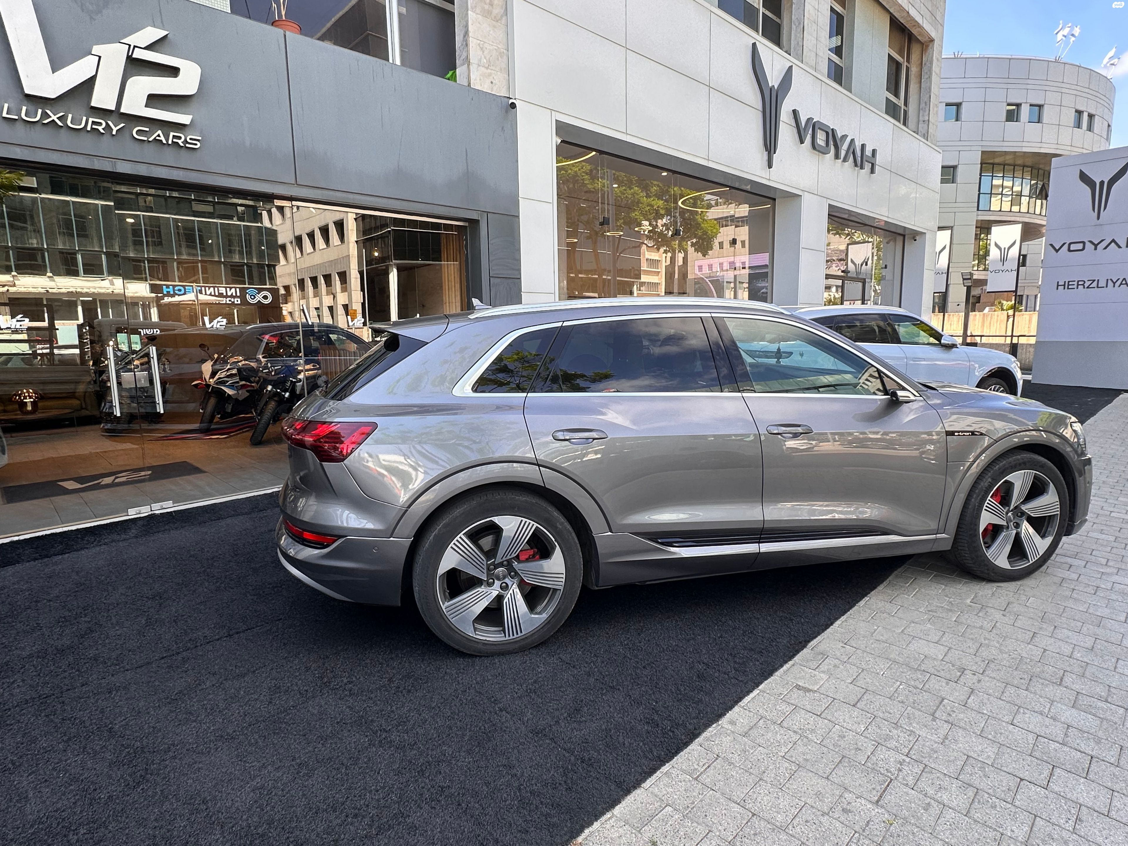 מודעת רכב אאודי E-tron