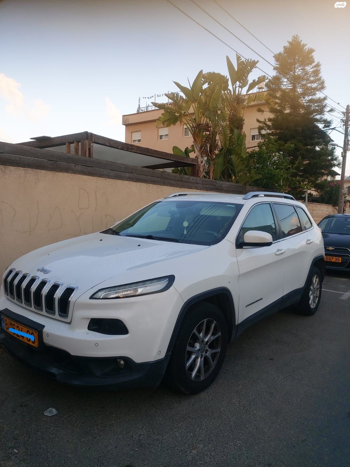 מודעת רכב ג'יפ צ'ירוקי