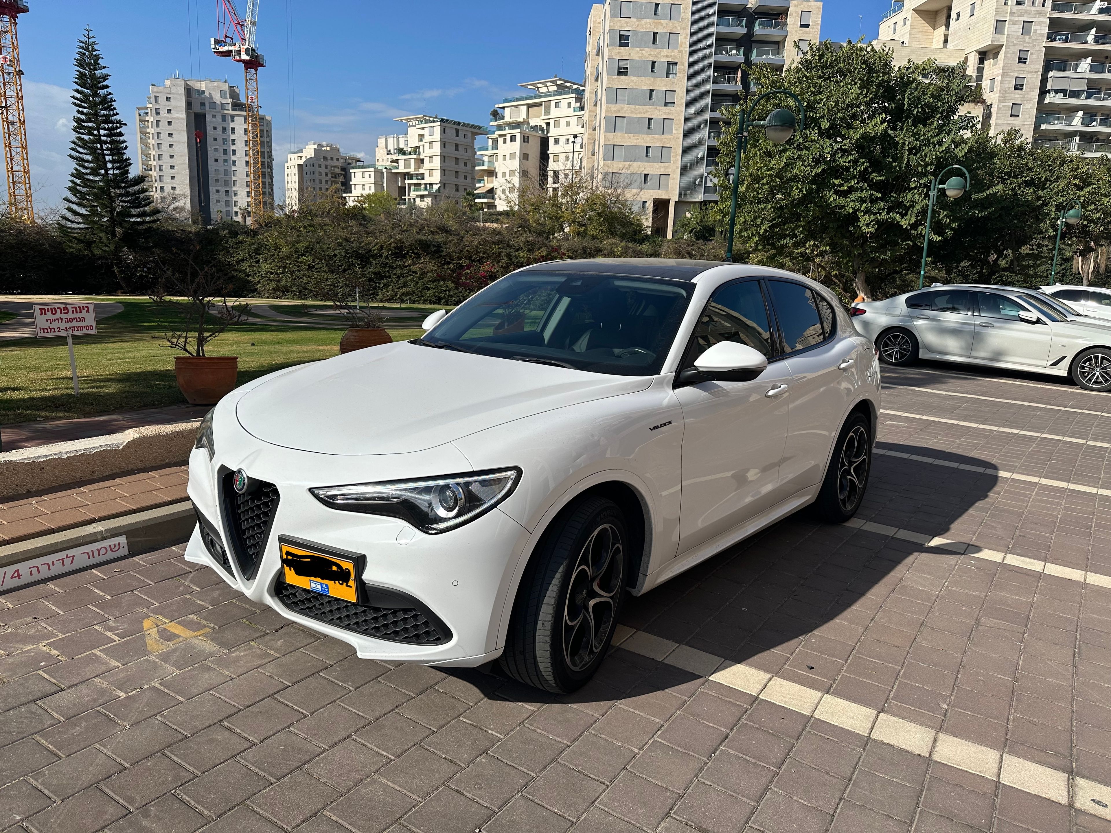 מודעת רכב אלפא רומיאו סטלביו