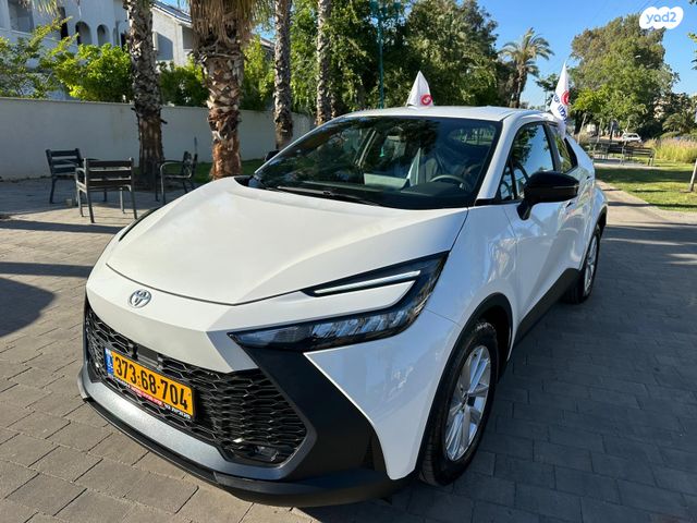 מודעת רכב טויוטה C-HR