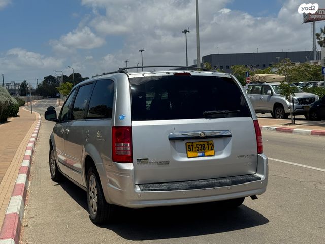 קרייזלר טאון אנד קאנטרי