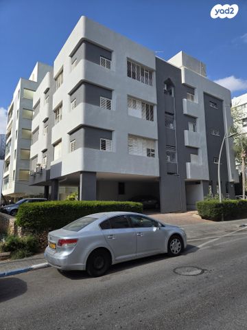 אחד העם 28