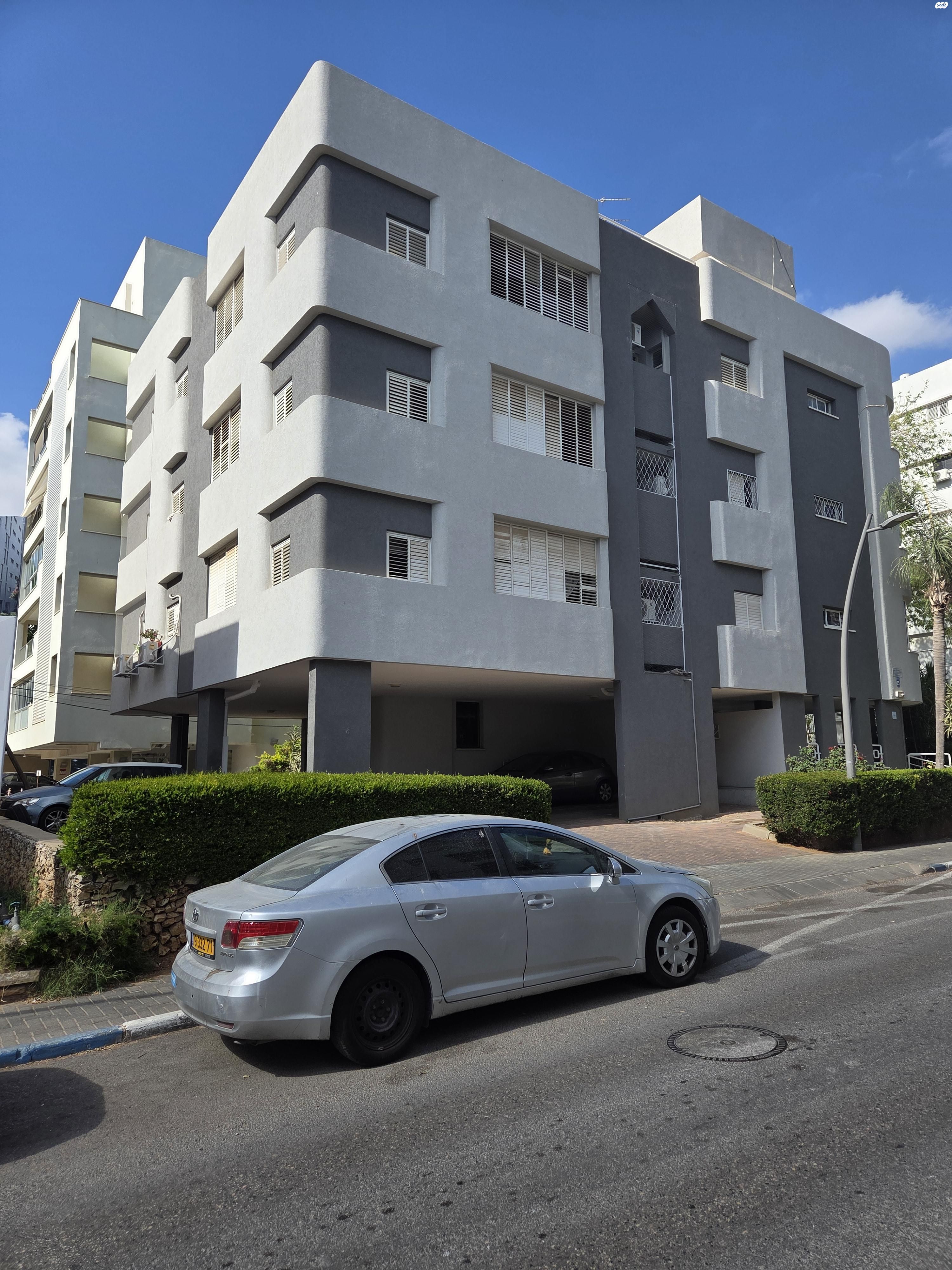 אחד העם 28