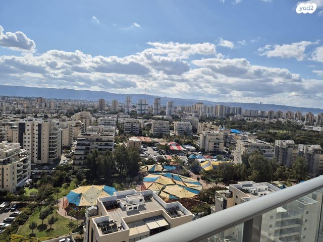 עפרה חזה 10