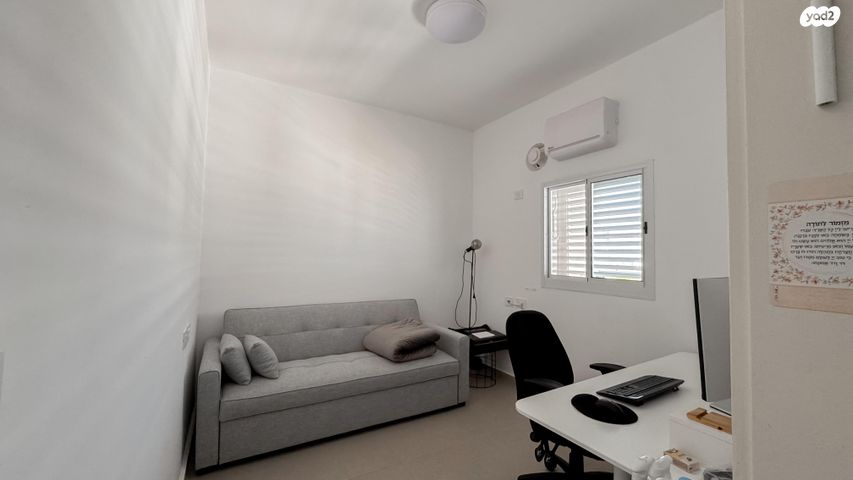 דו משפחתי, מוסקט 21, שאר העיר, כפר ורדים