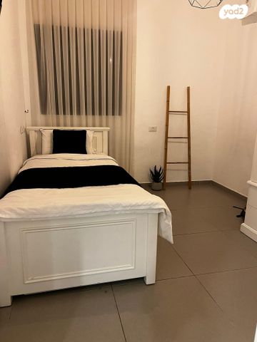 גג/ פנטהאוז, דרך הרעות 18, פרדסיה, פרדסיה