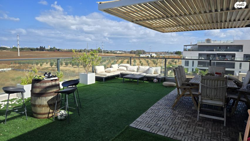 גג/ פנטהאוז, דרך הרעות 18, פרדסיה, פרדסיה