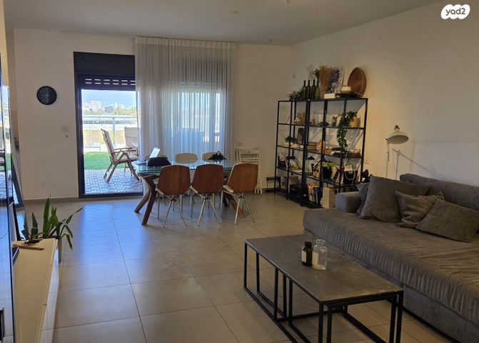 גג/ פנטהאוז, דרך הרעות 18, פרדסיה, פרדסיה