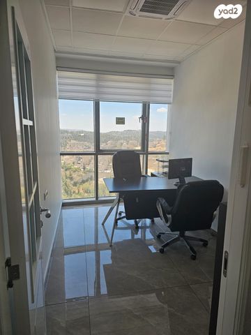כנפי נשרים 35