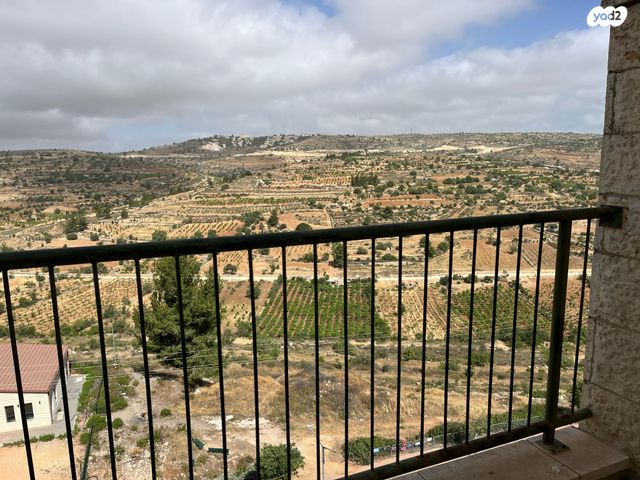 גג/ פנטהאוז, אפרת