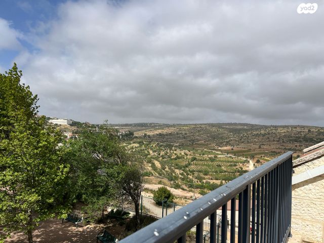 גג/ פנטהאוז, אפרת