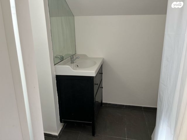 גג/ פנטהאוז, אפרת