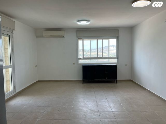 גג/ פנטהאוז, אפרת