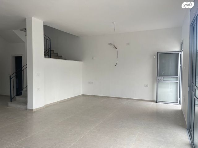 דו משפחתי, נווה רמז, זכרון יעקב