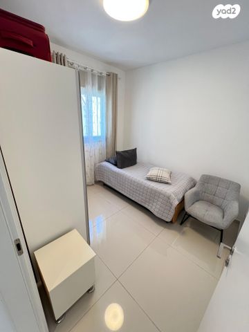 דירה, הרב קוקיס 12, בת ים