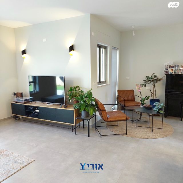 דו משפחתי, אלומות, זכרון יעקב