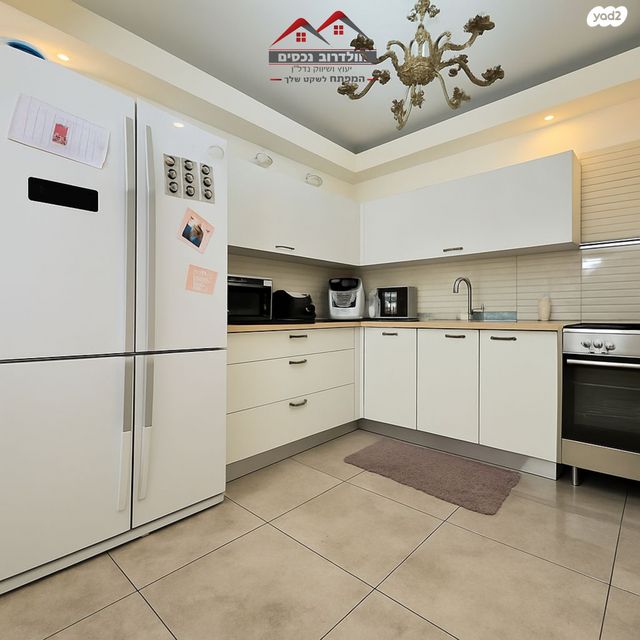 דופלקס, הרב יעקב אבו חצירא, יגאל אלון, קרית מלאכי