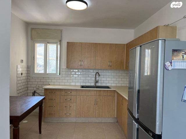 גג/ פנטהאוז, אפרת